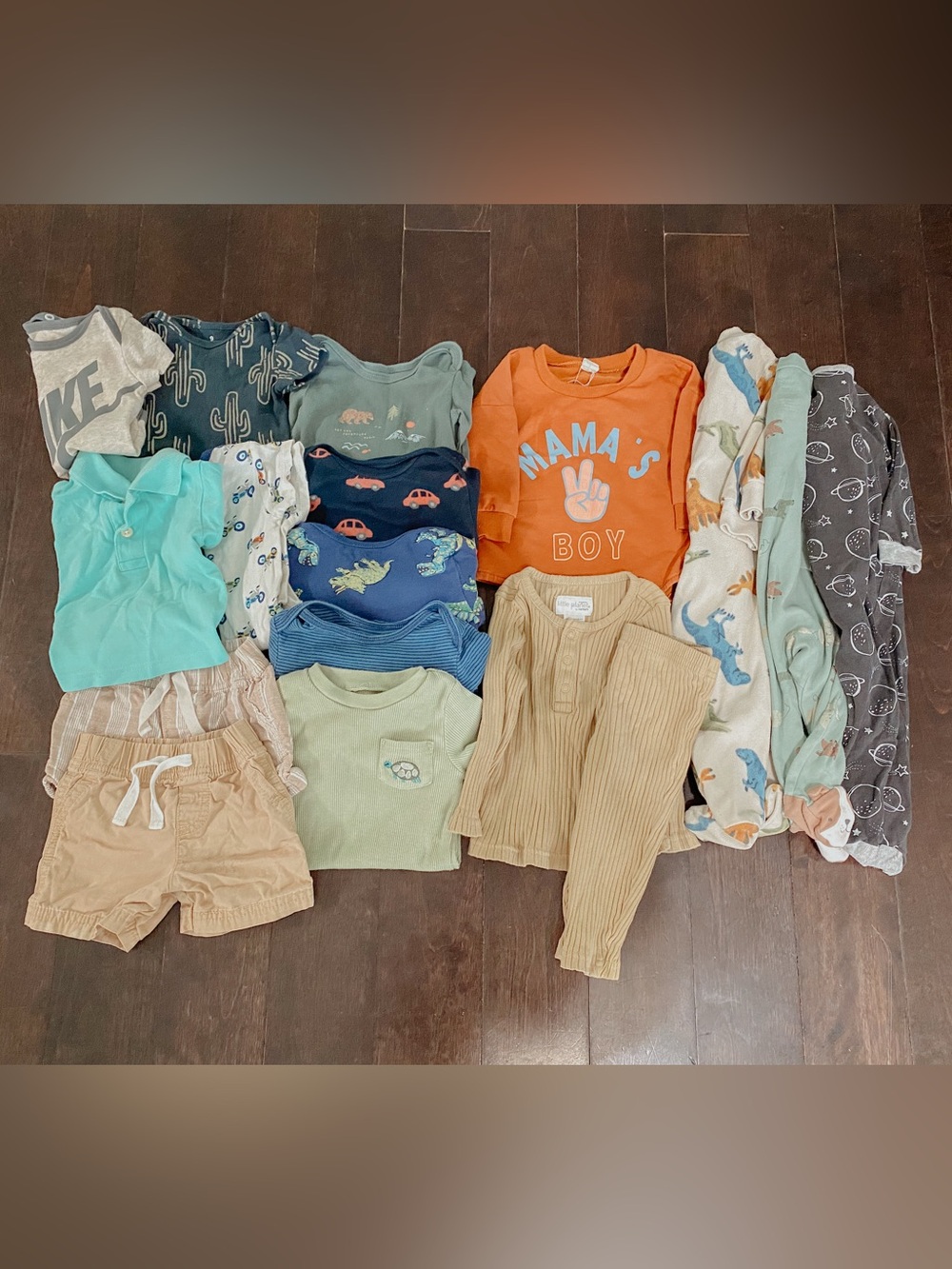 Boys assorted Bodysuits size 6-9 months